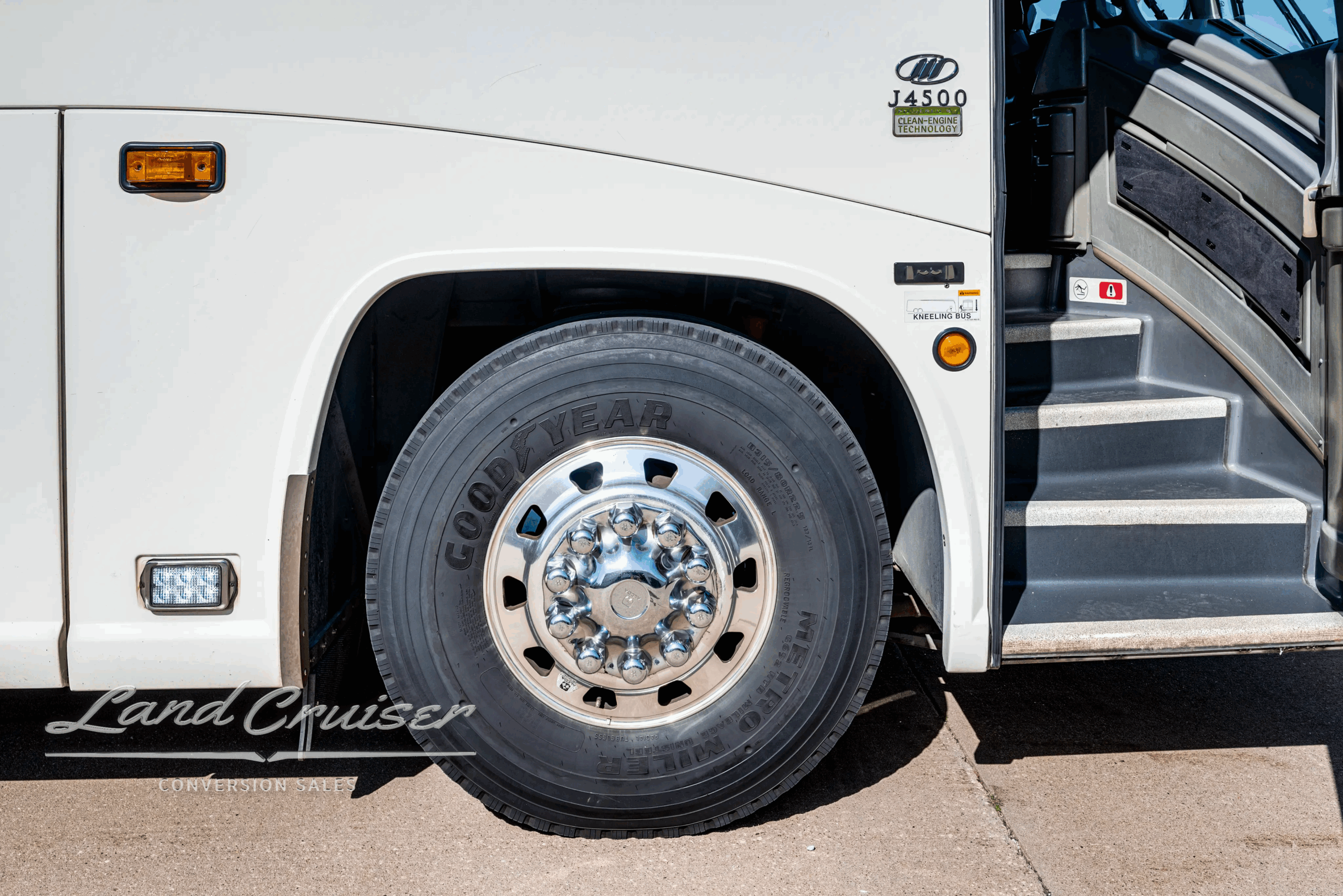 Steer-axle polished wheel and tire on the 2009 MCI J4500.
